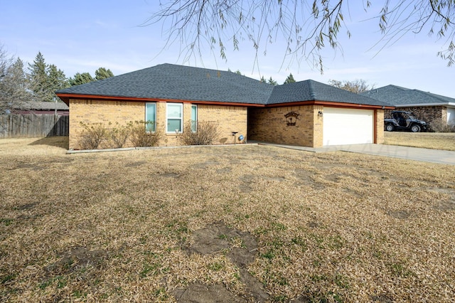 view of front of property featuring a front yard and a garage