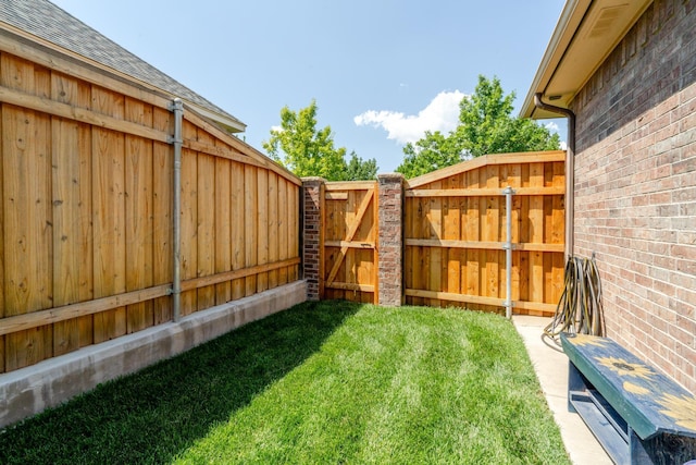 7601 Continental Pkwy, Amarillo, TX 79119 - view of yard featuring a gate