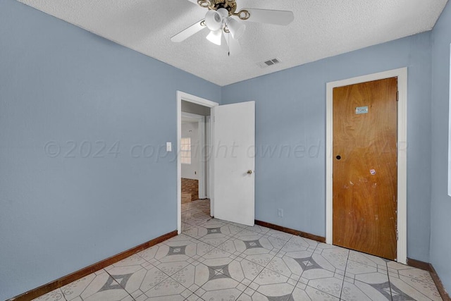 bedroom featuring a textured ceiling and ceiling fan