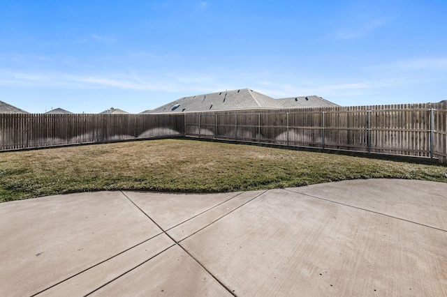 view of yard featuring a patio