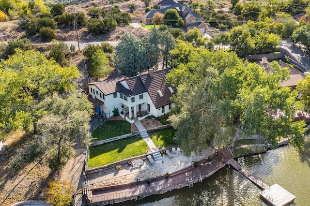 bird's eye view with a water view