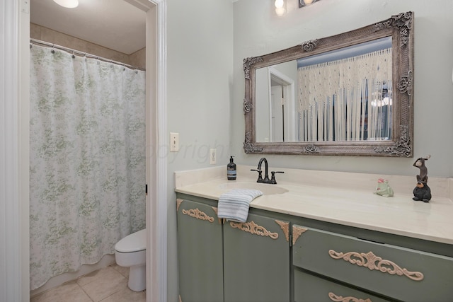 3101 SW 28th Ave, Amarillo, TX 79109 - full bath featuring toilet, tile patterned flooring, vanity, and a shower with curtain