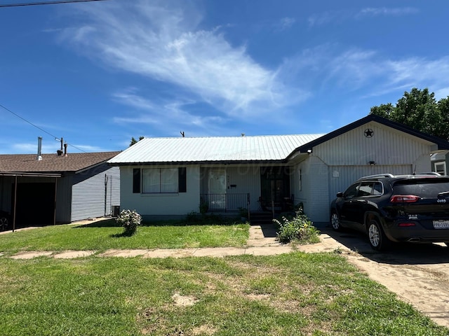 424 E 2nd St, Shamrock, TX 79079 - photo 1