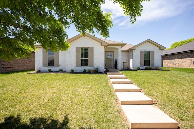 single story home with a front lawn