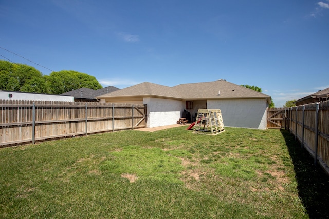 view of yard featuring a fenced backyard
