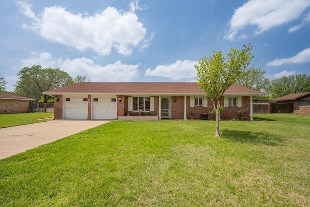 145 N Kingwood St, Hereford, TX 79045 - ranch-style home featuring an attached garage, fence, driveway, and a front lawn