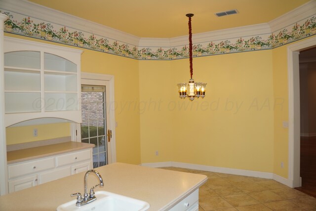 5105 Olsen Cir, Amarillo, TX 79106 - bathroom with a chandelier, crown molding, and tile patterned floors