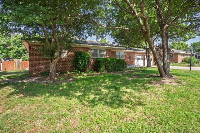 2209 N Beech Ln, Pampa, TX 79065 - ranch-style home featuring brick siding