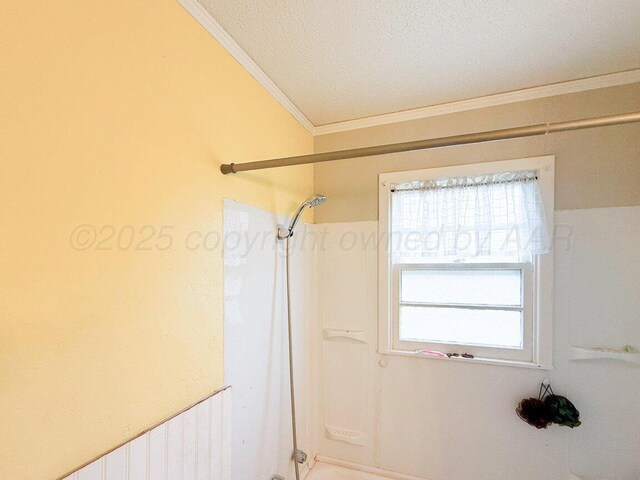 2209 N Beech Ln, Pampa, TX 79065 - full bath with ornamental molding, a shower, and a textured ceiling