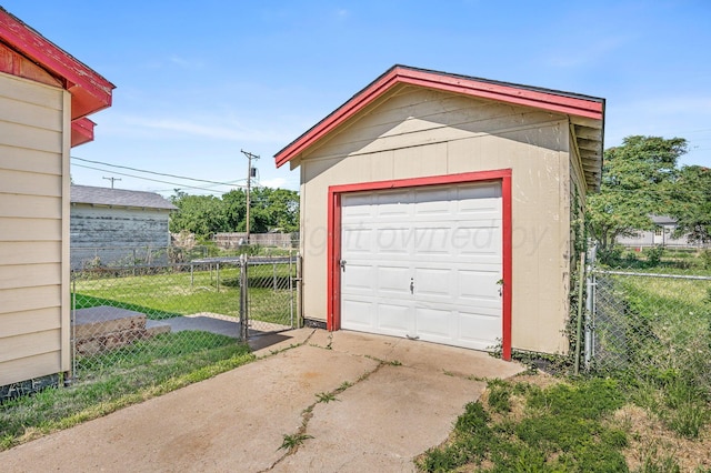 4114 S Hayden St, Amarillo, TX 79119 - detached garage with driveway