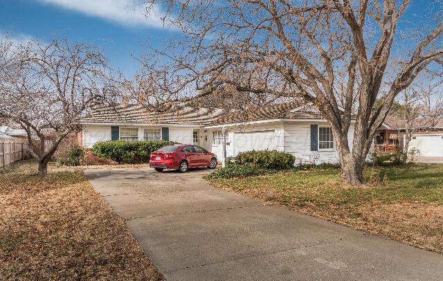 3406 Patterson Dr, Amarillo, TX 79109 - single story home featuring driveway