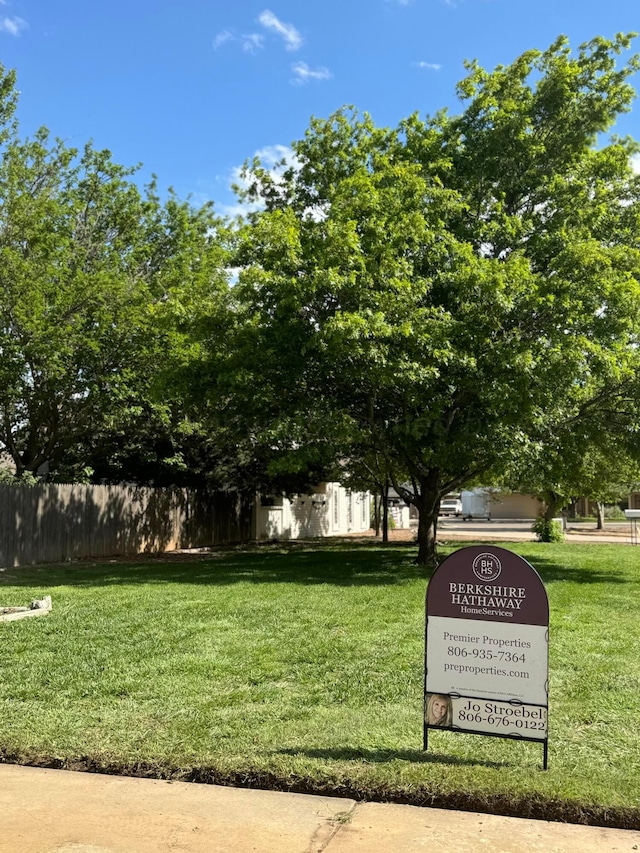 view of home's community featuring a yard