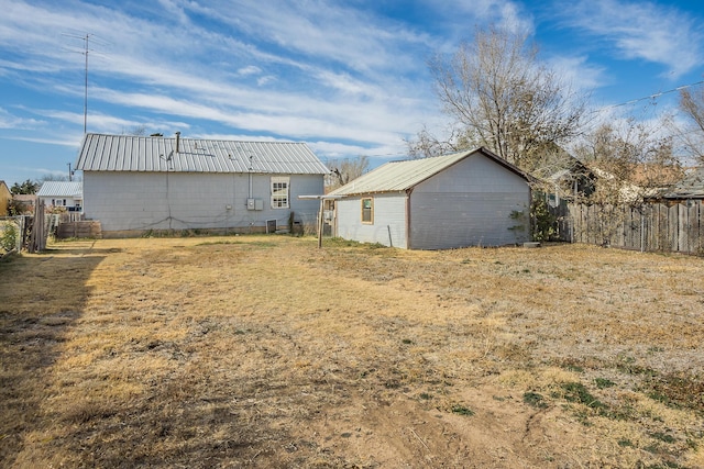 420 N Nelson St, Pampa, TX 79065 - view of yard featuring an outdoor structure and fence