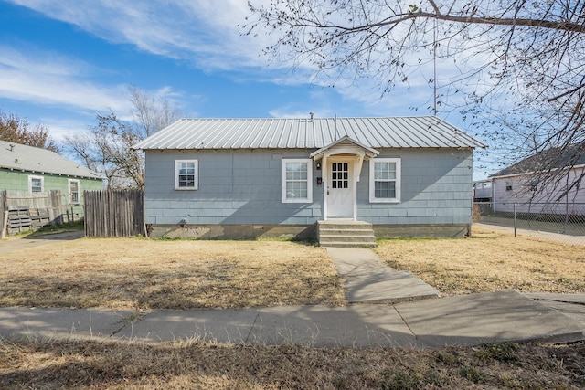 420 N Nelson St, Pampa, TX 79065 - bungalow featuring crawl space, metal roof, and fence