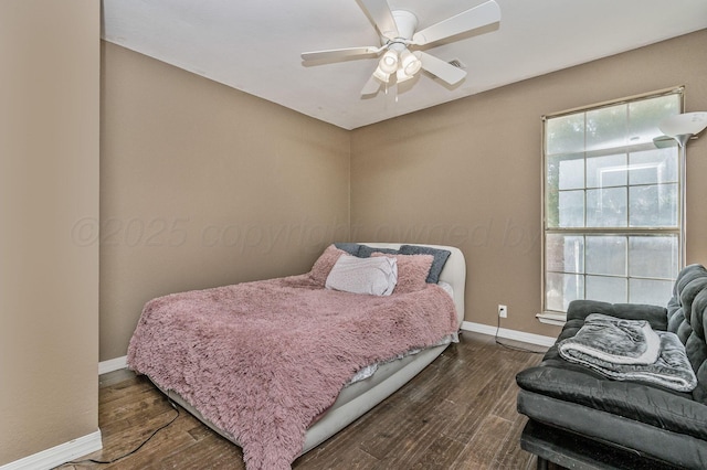 bedroom featuring dark wood-type flooring, baseboards, and a ceiling fan