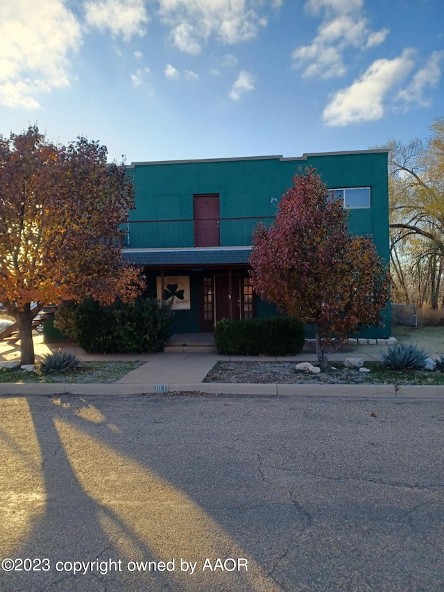 view of front of property