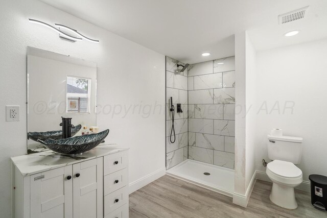 4102 SE 12th Ave, Amarillo, TX 79104 - full bathroom with wood finished floors, vanity, a tile shower, and recessed lighting