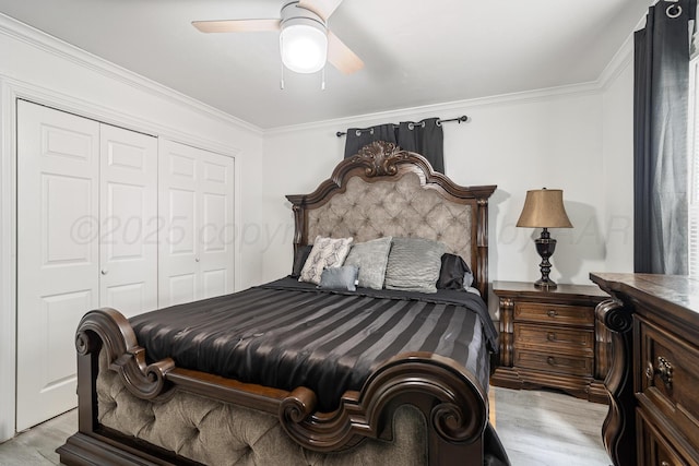 4102 SE 12th Ave, Amarillo, TX 79104 - bedroom with a closet, light wood-type flooring, crown molding, and a ceiling fan