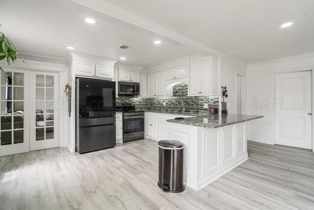 4102 SE 12th Ave, Amarillo, TX 79104 - kitchen with stainless steel appliances, light wood-style floors, a peninsula, french doors, and crown molding