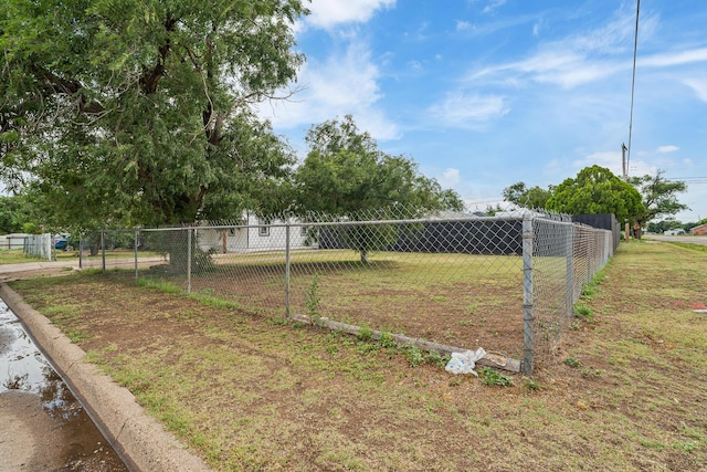 4102 SE 12th Ave, Amarillo, TX 79104 - view of yard