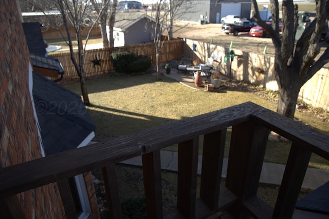 view of yard featuring a patio area