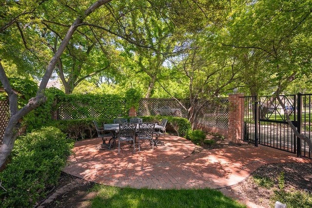2411 S Lipscomb St, Amarillo, TX 79109 - fenced backyard with outdoor dining area and a patio