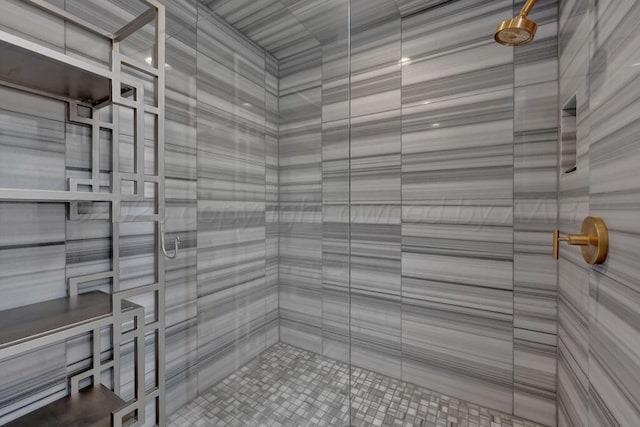 2411 S Lipscomb St, Amarillo, TX 79109 - full bathroom with a shower stall