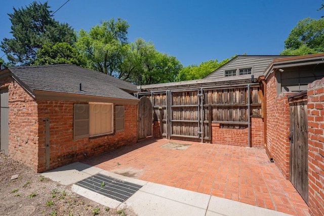 2411 S Lipscomb St, Amarillo, TX 79109 - view of patio featuring a gate