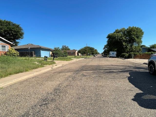 1505 Lancelot St, Borger, TX 79007 - photo 2