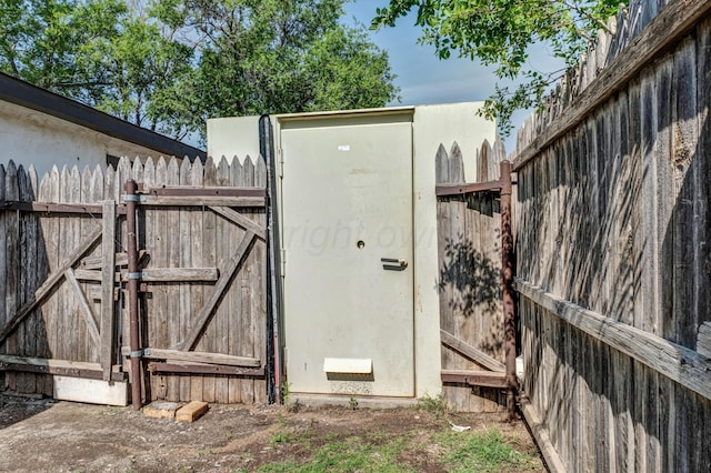 234 N Birge Ave, Dumas, TX 79029 - view of outbuilding featuring a gate