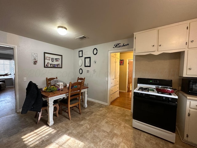 dining room with visible vents, baseboards, and a toaster