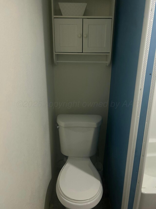 1026 S Eastern St, Amarillo, TX 79104 - bathroom with toilet