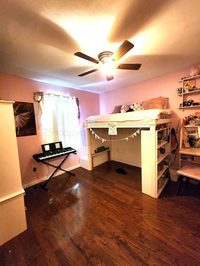 1026 S Eastern St, Amarillo, TX 79104 - bedroom featuring wood finished floors and ceiling fan