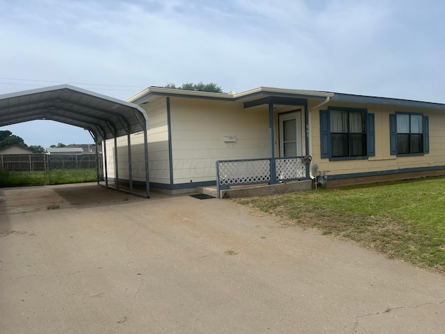 905 Harrington St, Borger, TX 79007 - view of front of home featuring concrete driveway and a detached carport
