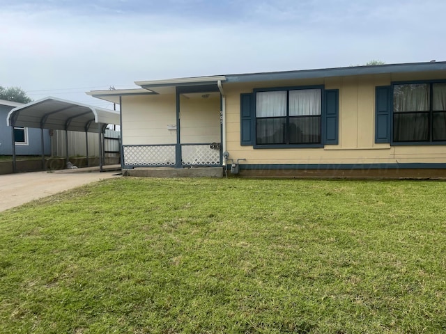 905 Harrington St, Borger, TX 79007 - view of front of house with a front lawn, concrete driveway, and a carport