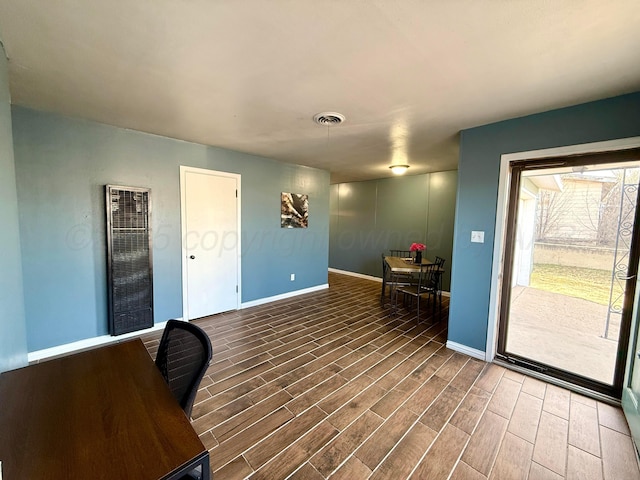 foyer featuring wood tiled floor, visible vents, and baseboards