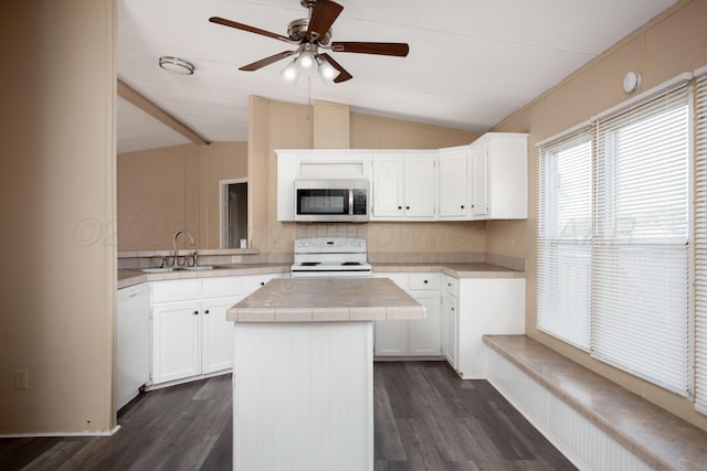 kitchen featuring white appliances, vaulted ceiling, a sink, a center island, and ceiling fan