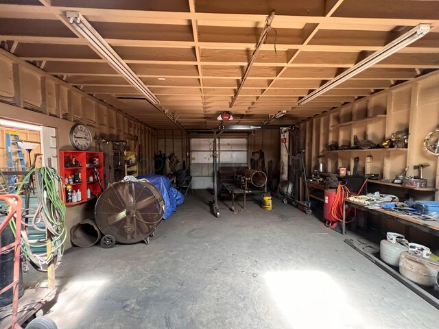 1400 16th St, Hereford, TX 79045 - garage with a workshop area