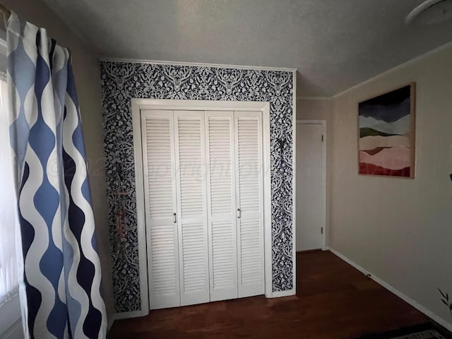 1400 16th St, Hereford, TX 79045 - detailed view of wood finished floors, crown molding, and baseboards