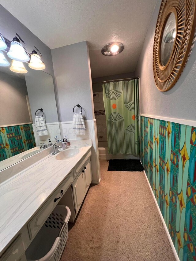 1400 16th St, Hereford, TX 79045 - full bath featuring a wainscoted wall, vanity, a textured ceiling, and shower / tub combo with curtain
