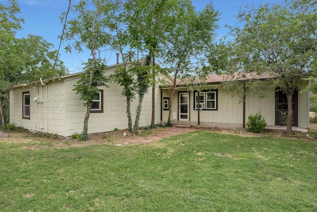 1805 Broadmoor St, Amarillo, TX 79106 - view of front of home featuring a front yard
