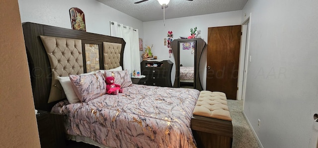 bedroom with ceiling fan, a textured ceiling, and carpet flooring