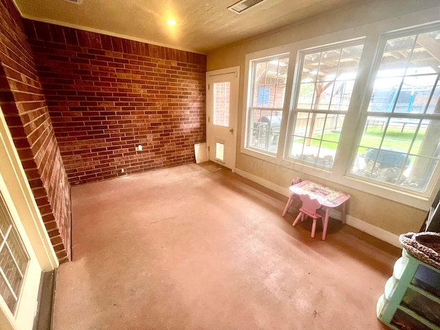 8400 El Paso Dr, Amarillo, TX 79118 - unfurnished sunroom featuring visible vents