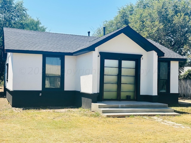 view of front of home with a front yard