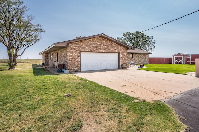 view of front of home featuring a front lawn