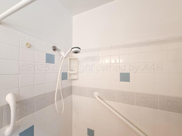 3406 Meadow Dr, Amarillo, TX 79109 - full bathroom featuring a tile shower