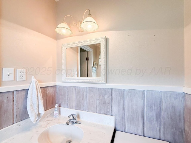 3406 Meadow Dr, Amarillo, TX 79109 - bathroom featuring vanity