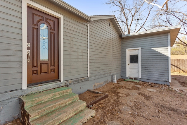 entrance to property with fence