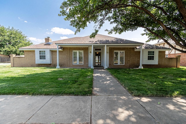 ranch-style house featuring a front yard