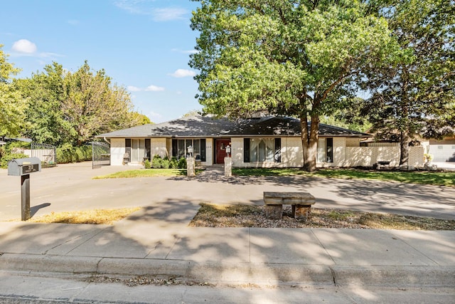 view of front of property